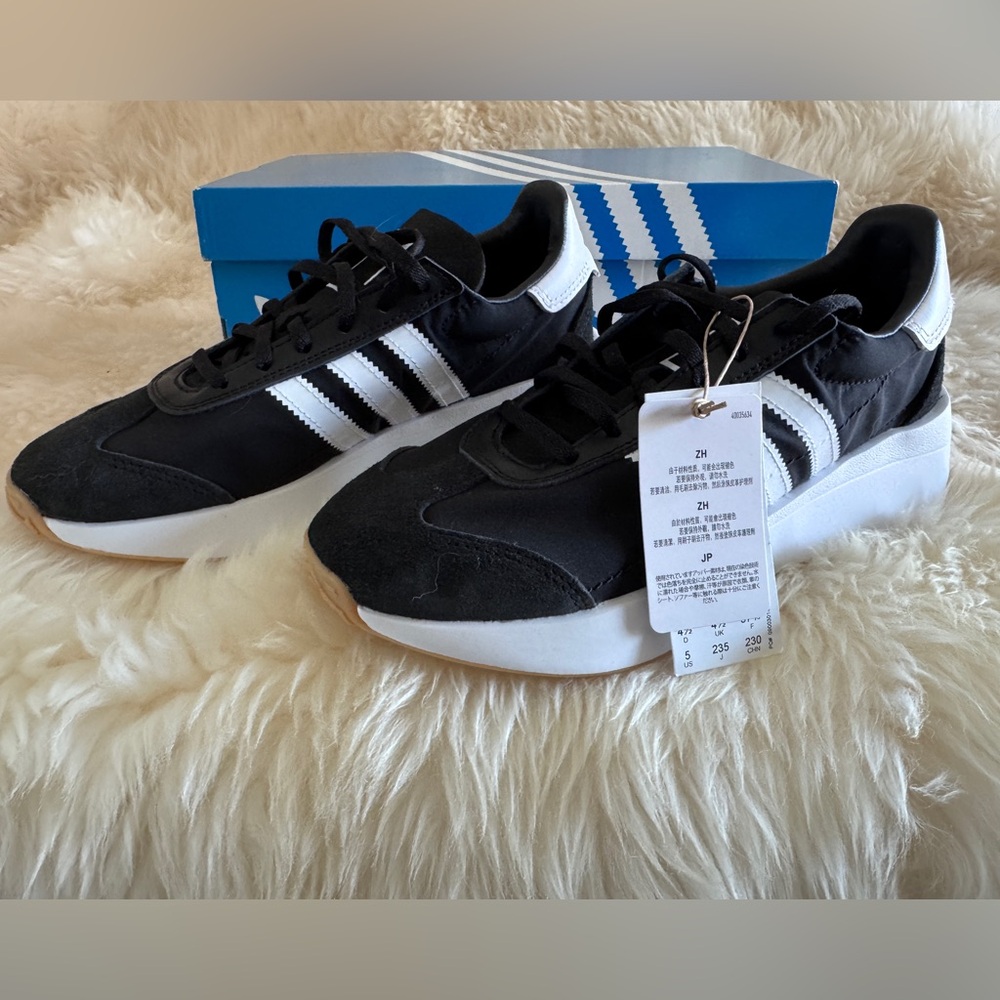 NEW ⭐️Adidas Boys/Girls 5 👟, LADIES 6.5/7